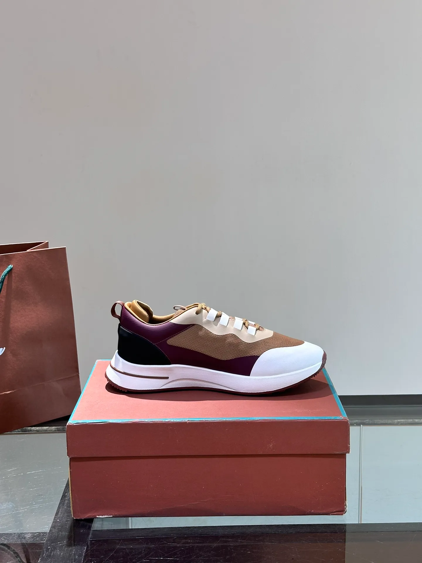 Factory price: 540💰Loro men's shoes💰iana niche Loro classic jogging shoes, men's lace-up casual shoes and sneakers, high-quality lightweight and comfortable fabrics, suitable for outdoor leisure, the color scheme is young and energetic, and it looks great with sportswear or casual suits! Size: 39-45 (46 customized)